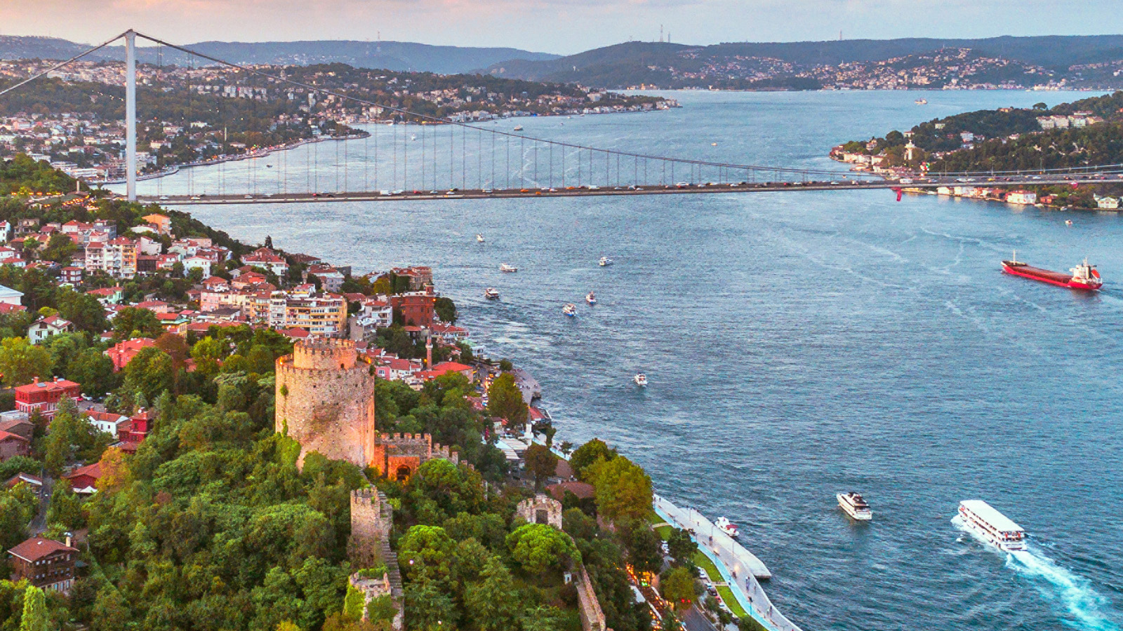 Istanbul Under Water A Journey to the Depths of the Bosphorus with Virtual Reality